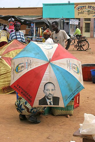 Paul Kagame on an umbrella